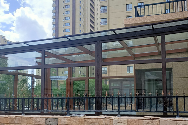 有個露臺，通遼搭建陽光房，四面都裝折疊門!